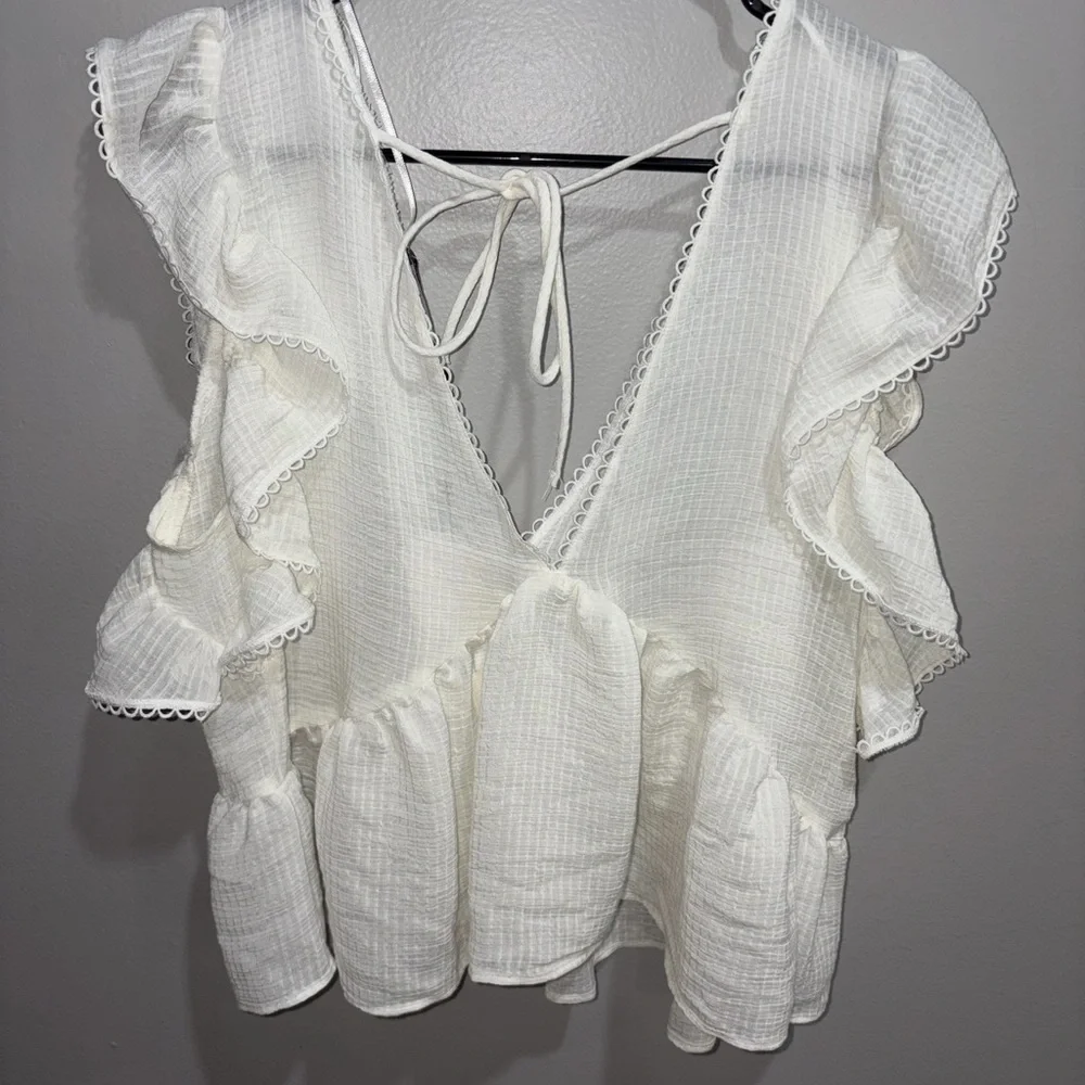 NWT Zara White Ruffled Peplum Blouse Tie Back Flutter Sleeve Size L - Picture 2 of 5